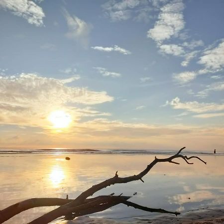 Timurbay Seafront Staycation By Nedd'S Куантан Экстерьер фото
